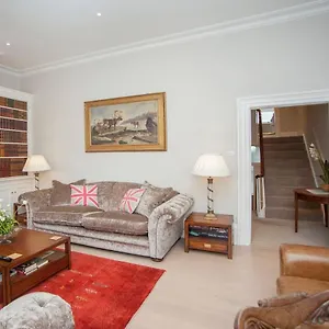 Lux Centre Property, Slps 8 Holiday home Bath