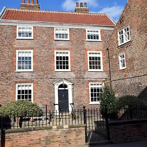 14 St Saviours Place, Holiday home